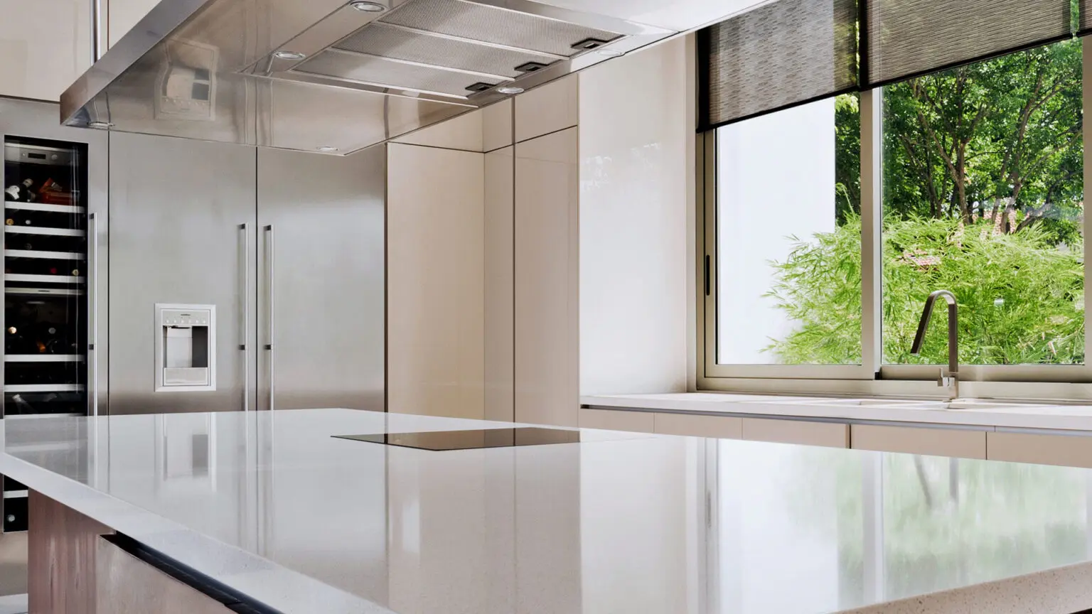 ice-snow-9141-caesarstone-boyutlar-3050mm-1440mm-kalınlık-12mm-20mm-30mm-kuvars-plakalar-classico-koleksiyon-kuvars-mutfak-tezgahı-kuvars-banyo-tezgahı-mimari-proje-görseli